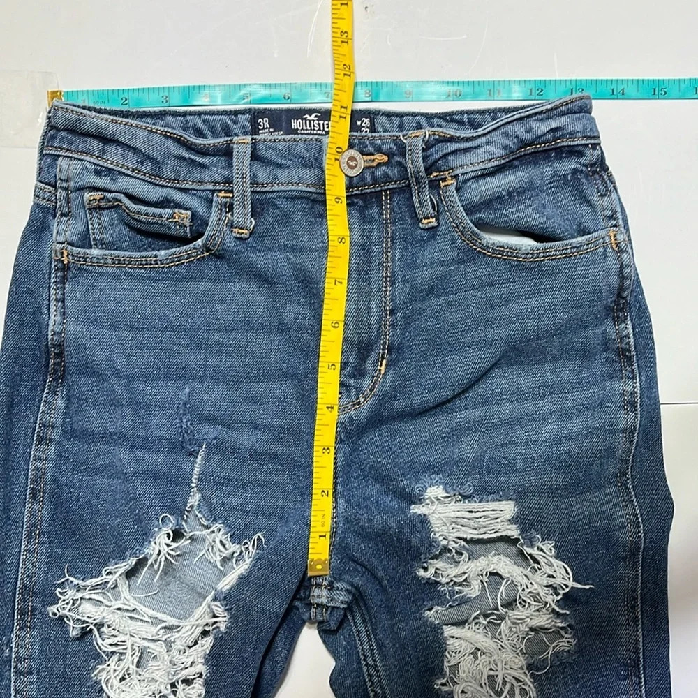 Hollister ultra rise Mom Jean size 26 waist. - Picture 4 of 6
